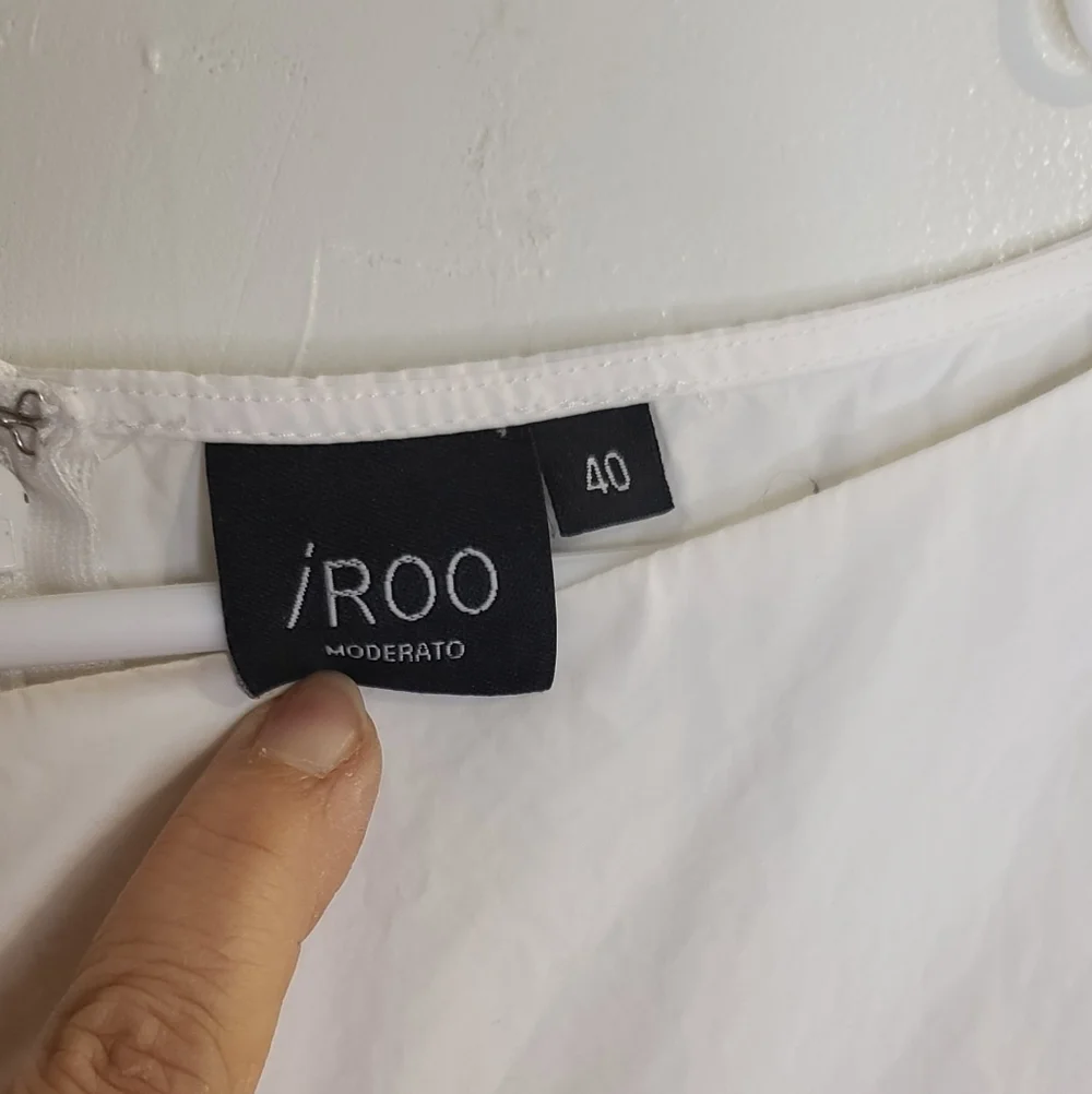 IROO Black and White Patterned Dress Size 40 (8-10) (M) Little Stain. See Photos